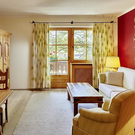 Landsitz Römerhof - Hotel Apartments Kitzbühel Zimmer foto