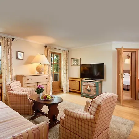 Landsitz Römerhof - Hotel Apartments Kitzbühel Exterior foto