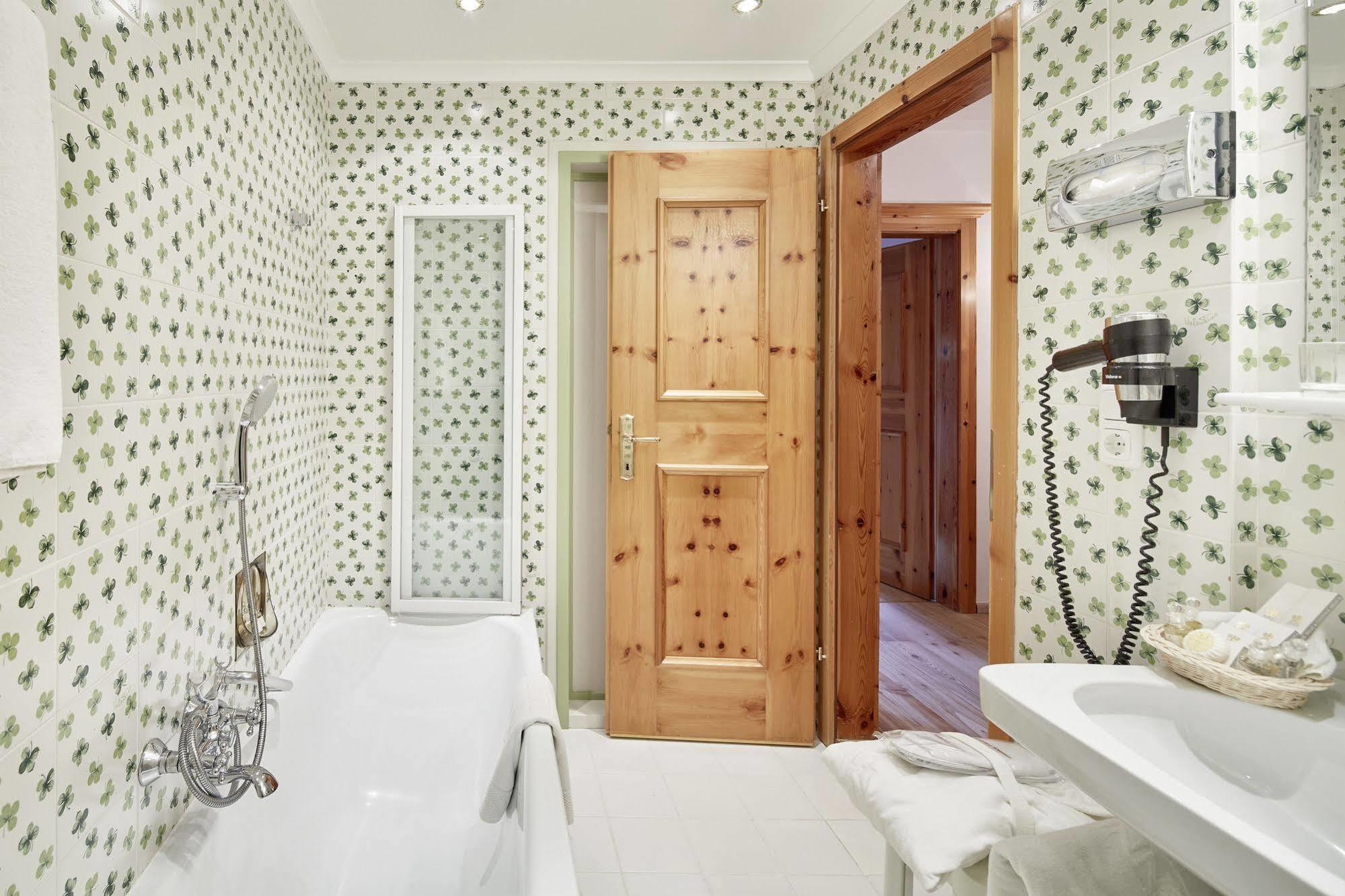 Aparthotel Landsitz Roemerhof -
